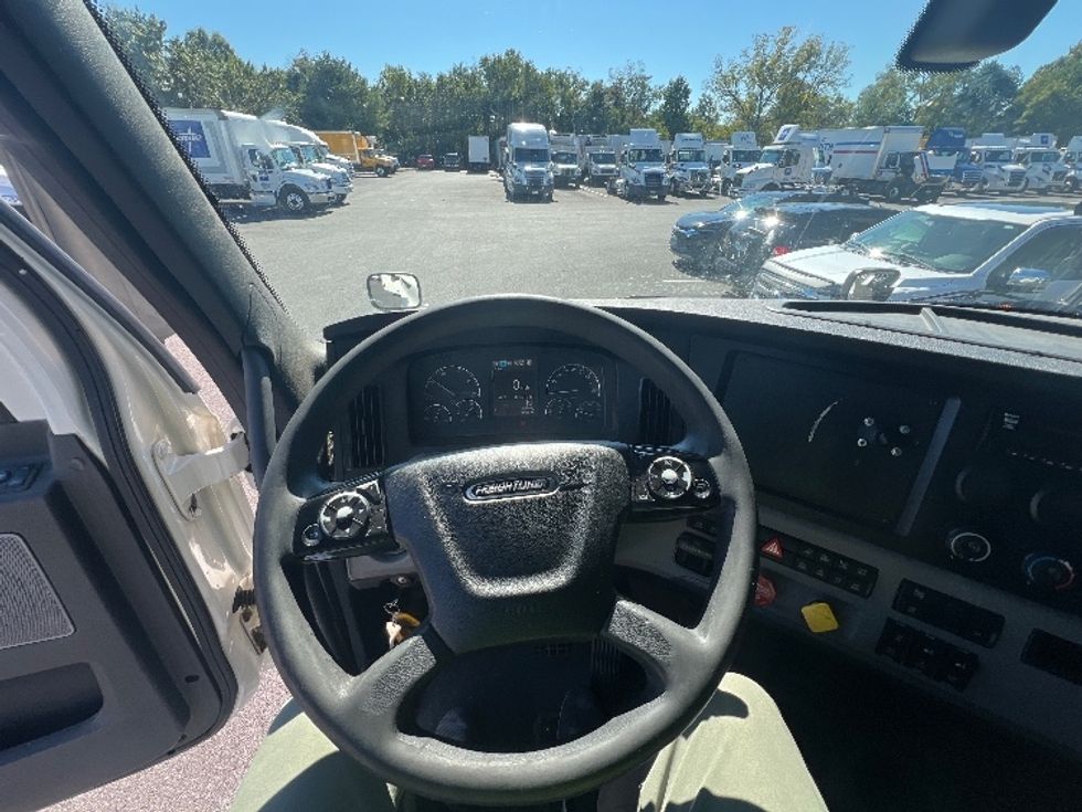 Sleeper Tractor-Heavy Duty Tractors-Freightliner-2019-T12664ST-Belcamp-MD-432,186\n\t\tmiles-$ 62,750 - Image 11