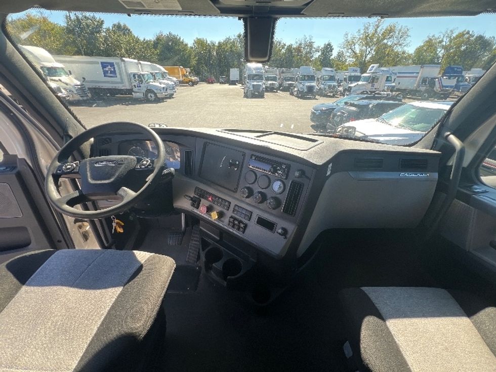 Sleeper Tractor-Heavy Duty Tractors-Freightliner-2019-T12664ST-Belcamp-MD-432,186\n\t\tmiles-$ 62,750 - Image 12