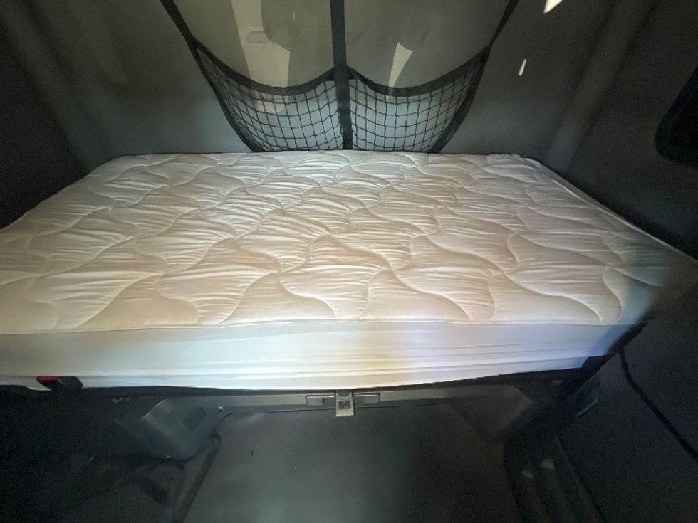 Sleeper Tractor-Heavy Duty Tractors-Freightliner-2019-T12664ST-Belcamp-MD-432,186\n\t\tmiles-$ 62,750 - Image 17