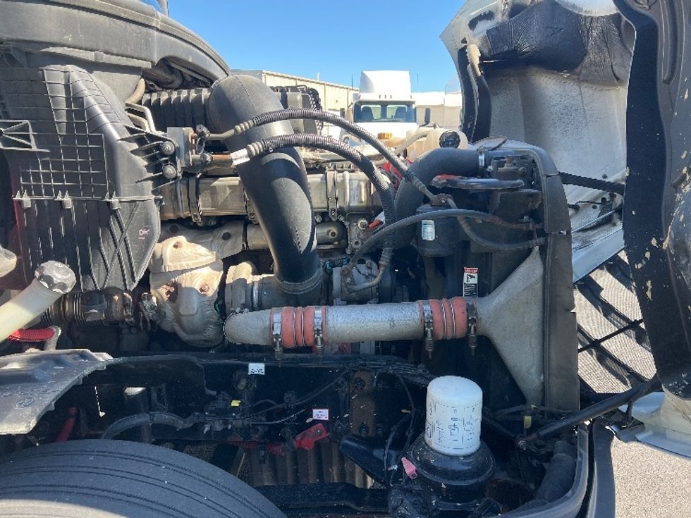 Sleeper Tractor-Heavy Duty Tractors-Freightliner-2019-T12664ST-Belcamp-MD-432,186\n\t\tmiles-$ 62,750 - Image 20