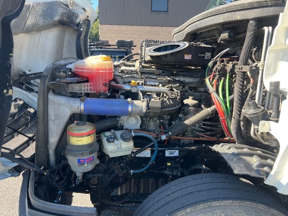 Sleeper Tractor-Heavy Duty Tractors-Freightliner-2019-T12664ST-Belcamp-MD-432,186\n\t\tmiles-$ 62,750 - Image 21