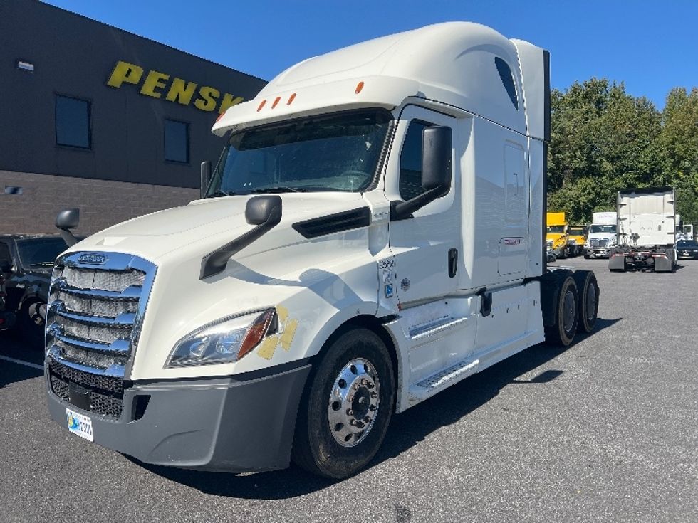 Sleeper Tractor-Heavy Duty Tractors-Freightliner-2019-T12664ST-Belcamp-MD-432,186\n\t\tmiles-$ 62,750 - Image 3