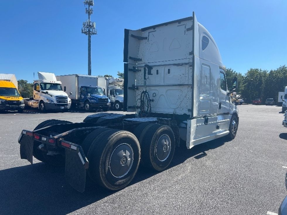 Sleeper Tractor-Heavy Duty Tractors-Freightliner-2019-T12664ST-Belcamp-MD-432,186\n\t\tmiles-$ 62,750 - Image 7