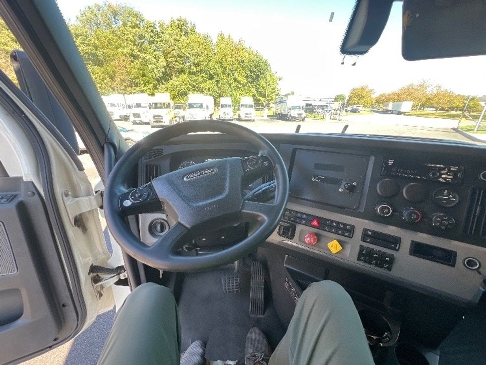 Sleeper Tractor-Heavy Duty Tractors-Freightliner-2019-T12664ST-Belcamp-MD-444,693\n\t\tmiles-$ 62,000 - Image 11