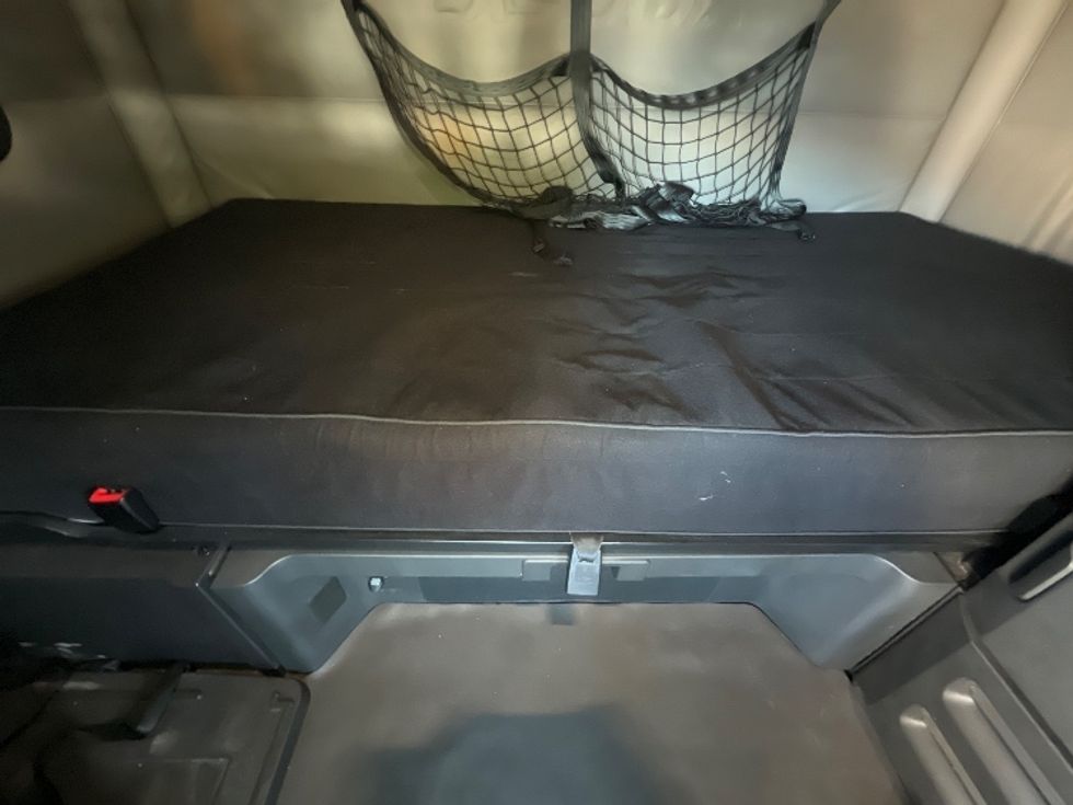 Sleeper Tractor-Heavy Duty Tractors-Freightliner-2019-T12664ST-Belcamp-MD-444,693\n\t\tmiles-$ 62,000 - Image 17