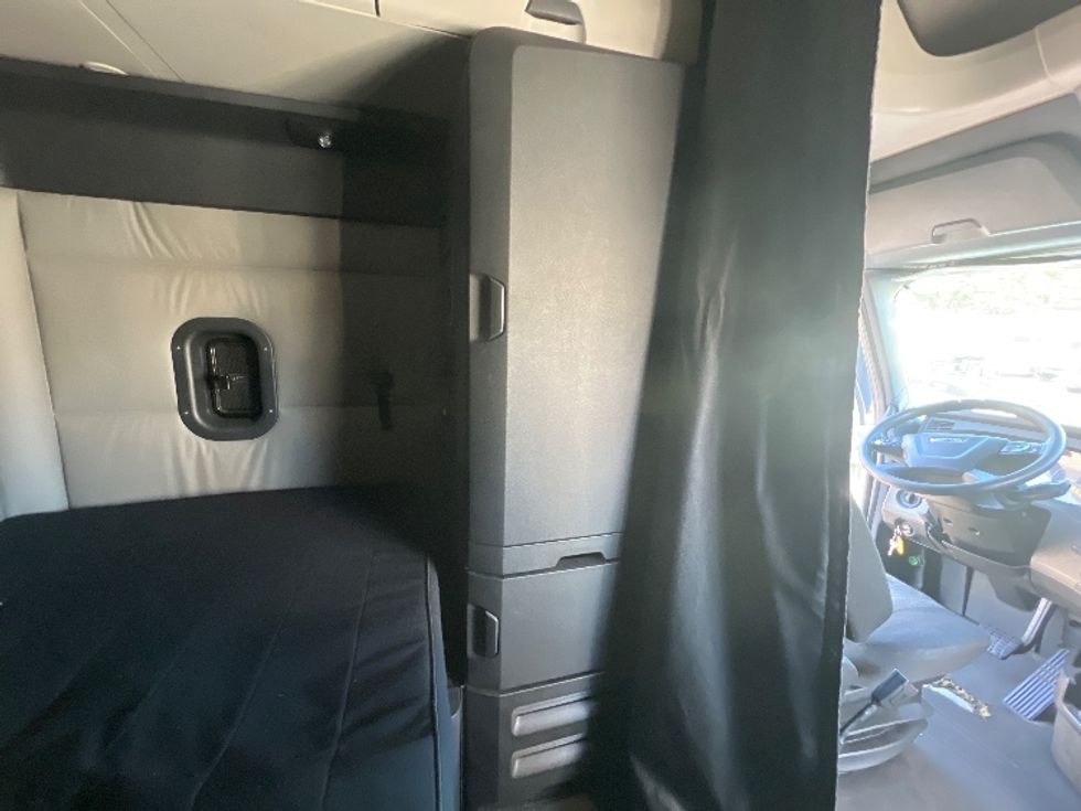 Sleeper Tractor-Heavy Duty Tractors-Freightliner-2019-T12664ST-Belcamp-MD-444,693\n\t\tmiles-$ 62,000 - Image 18