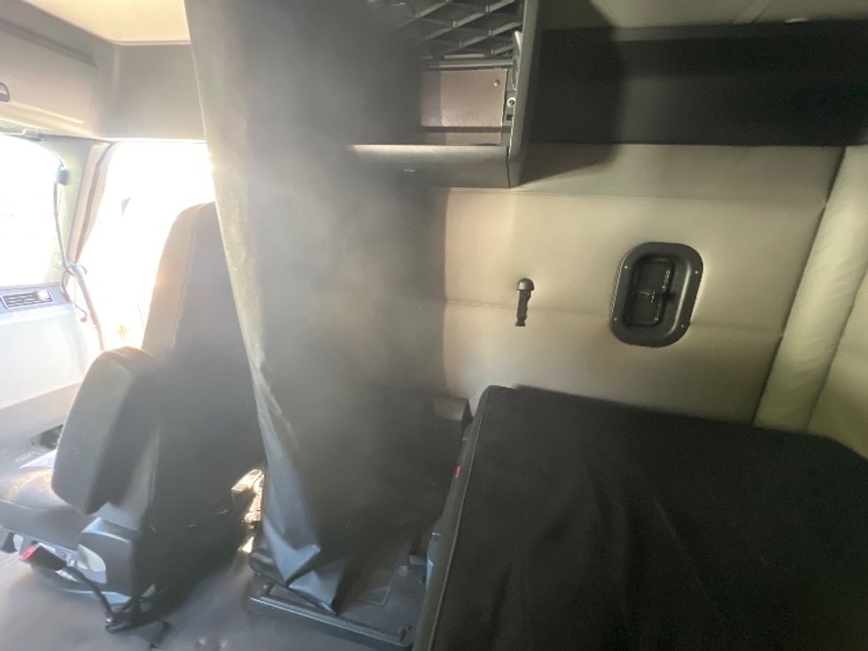 Sleeper Tractor-Heavy Duty Tractors-Freightliner-2019-T12664ST-Belcamp-MD-444,693\n\t\tmiles-$ 62,000 - Image 19