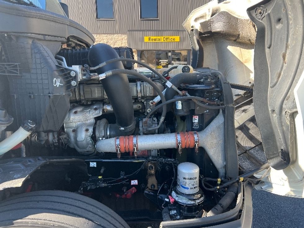 Sleeper Tractor-Heavy Duty Tractors-Freightliner-2019-T12664ST-Belcamp-MD-444,693\n\t\tmiles-$ 62,000 - Image 20