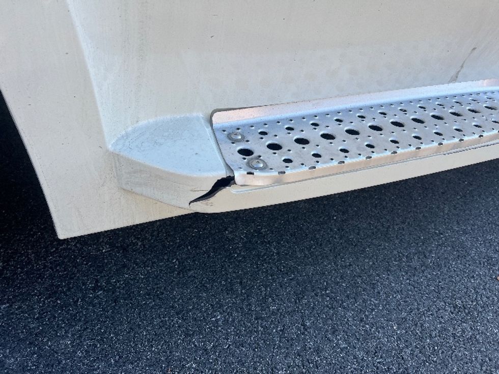 Sleeper Tractor-Heavy Duty Tractors-Freightliner-2019-T12664ST-Belcamp-MD-444,693\n\t\tmiles-$ 62,000 - Image 23