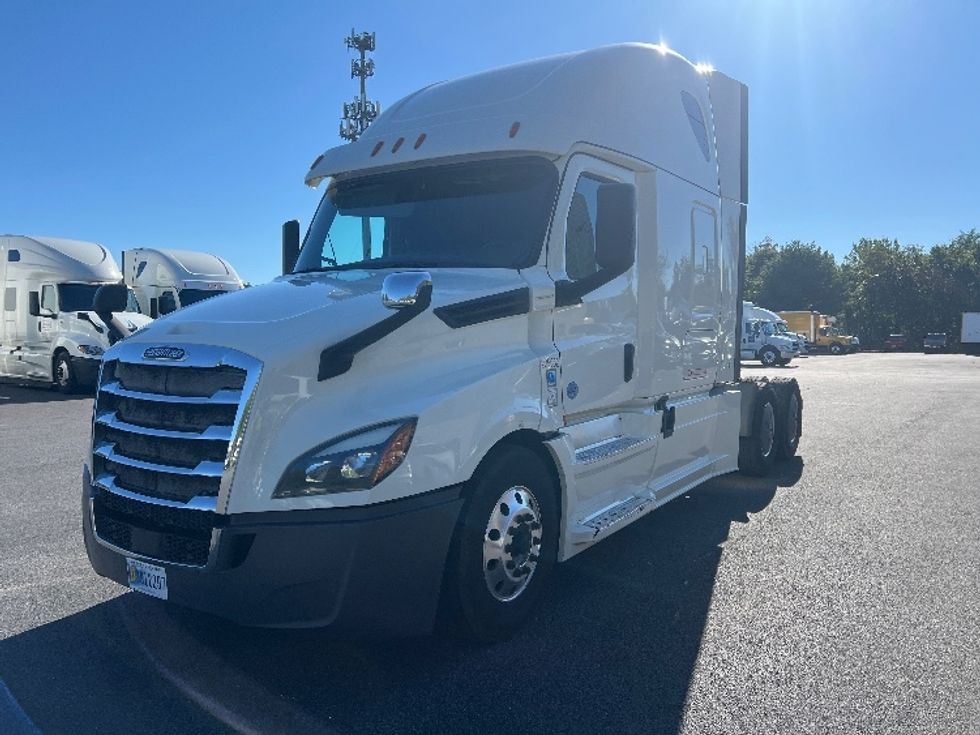 Sleeper Tractor-Heavy Duty Tractors-Freightliner-2019-T12664ST-Belcamp-MD-444,693\n\t\tmiles-$ 62,000 - Image 3