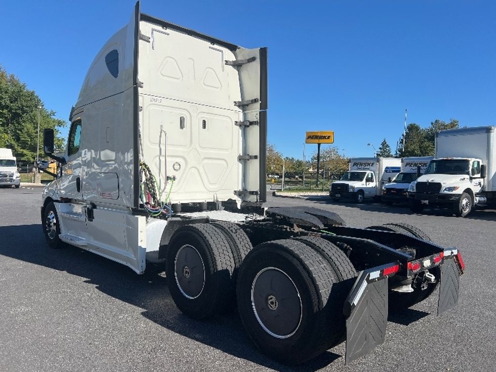Sleeper Tractor-Heavy Duty Tractors-Freightliner-2019-T12664ST-Belcamp-MD-444,693\n\t\tmiles-$ 62,000 - Image 5