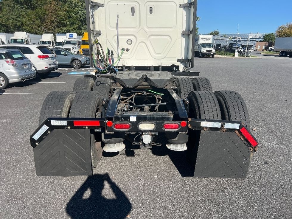 Sleeper Tractor-Heavy Duty Tractors-Freightliner-2019-T12664ST-Belcamp-MD-444,693\n\t\tmiles-$ 62,000 - Image 6