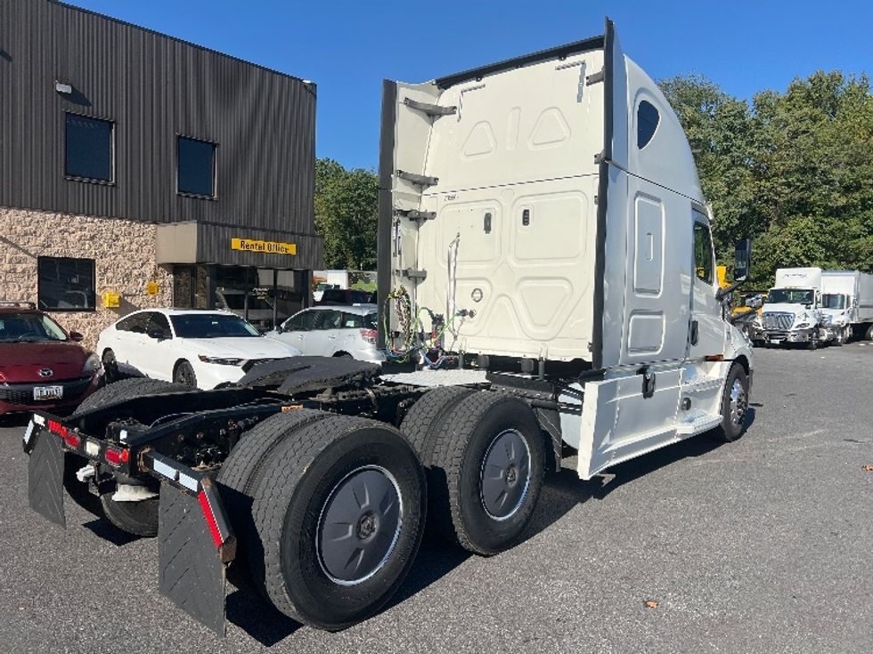 Sleeper Tractor-Heavy Duty Tractors-Freightliner-2019-T12664ST-Belcamp-MD-444,693\n\t\tmiles-$ 62,000 - Image 7