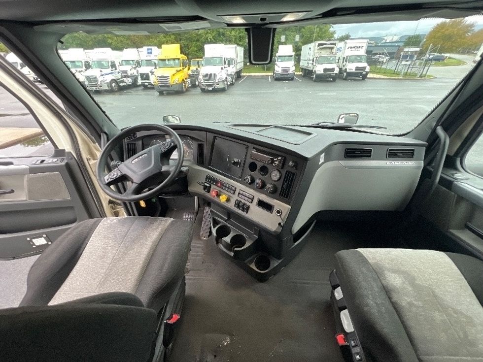 Sleeper Tractor-Heavy Duty Tractors-Freightliner-2019-T12664ST-Belcamp-MD-481,833\n\t\tmiles-$ 60,000 - Image 12