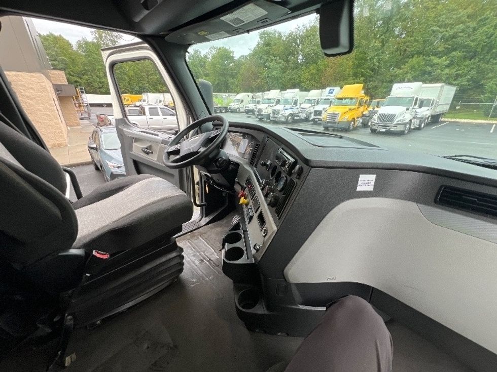 Sleeper Tractor-Heavy Duty Tractors-Freightliner-2019-T12664ST-Belcamp-MD-481,833\n\t\tmiles-$ 60,000 - Image 15