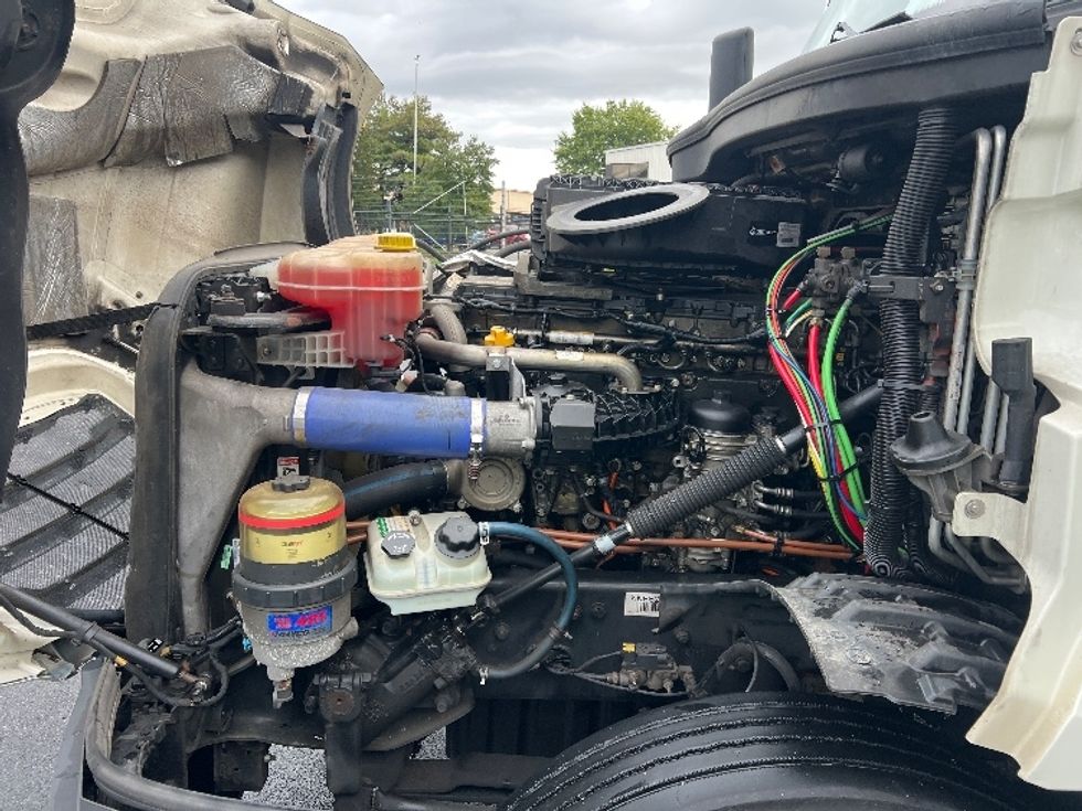 Sleeper Tractor-Heavy Duty Tractors-Freightliner-2019-T12664ST-Belcamp-MD-481,833\n\t\tmiles-$ 60,000 - Image 21