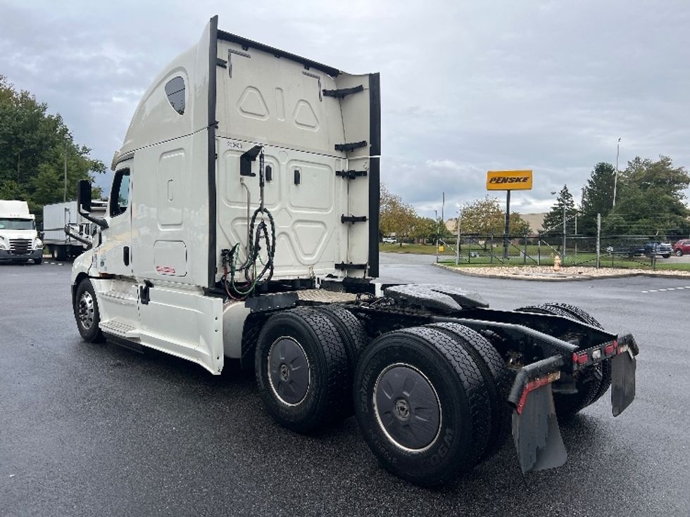 Sleeper Tractor-Heavy Duty Tractors-Freightliner-2019-T12664ST-Belcamp-MD-481,833\n\t\tmiles-$ 60,000 - Image 5