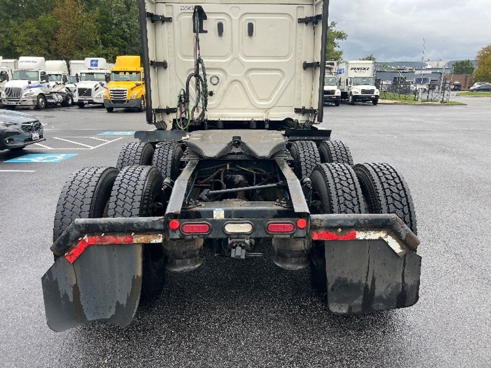 Sleeper Tractor-Heavy Duty Tractors-Freightliner-2019-T12664ST-Belcamp-MD-481,833\n\t\tmiles-$ 60,000 - Image 6