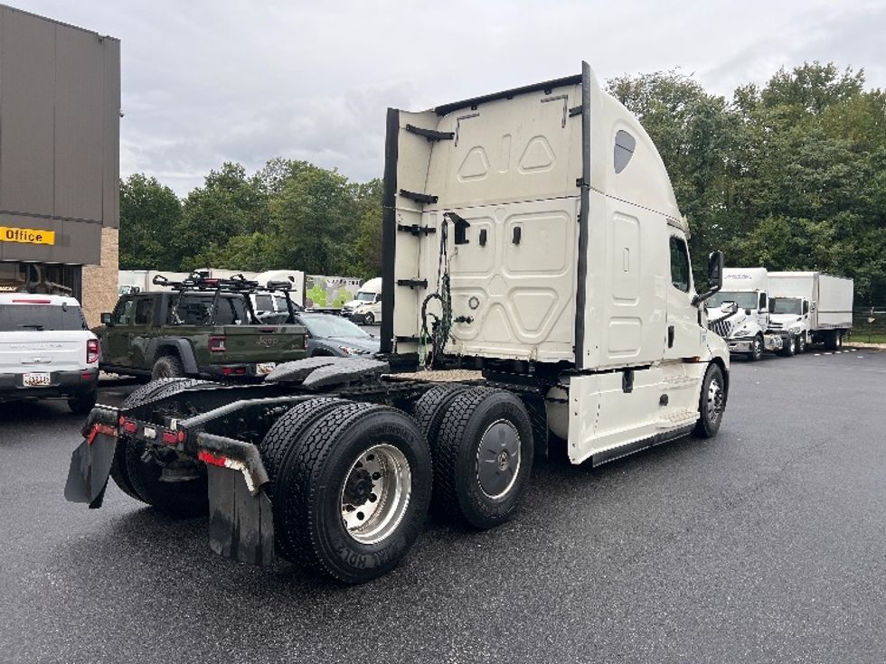 Sleeper Tractor-Heavy Duty Tractors-Freightliner-2019-T12664ST-Belcamp-MD-481,833\n\t\tmiles-$ 60,000 - Image 7