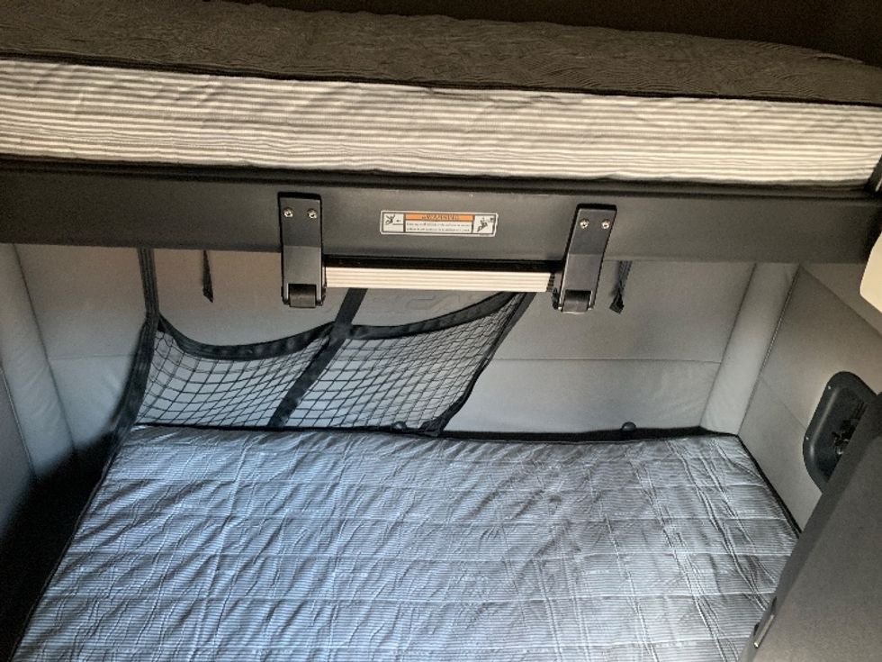 Sleeper Tractor-Heavy Duty Tractors-Freightliner-2019-T12664ST-Belden-MS-730,200\n\t\tmiles-$ 38,750 - Image 17