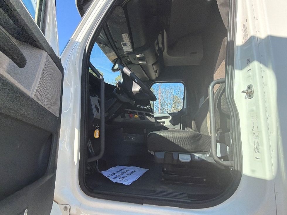 Sleeper Tractor-Heavy Duty Tractors-Freightliner-2019-T12664ST-Belden-MS-730,200\n\t\tmiles-$ 38,750 - Image 9