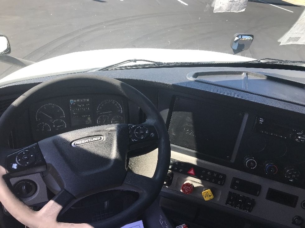 Sleeper Tractor-Heavy Duty Tractors-Freightliner-2019-T12664ST-Bensalem-PA-665,193\n\t\tmiles-$ 49,500 - Image 11