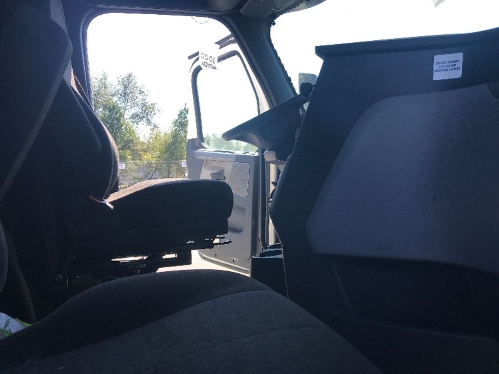 Sleeper Tractor-Heavy Duty Tractors-Freightliner-2019-T12664ST-Bensalem-PA-665,193\n\t\tmiles-$ 49,500 - Image 15