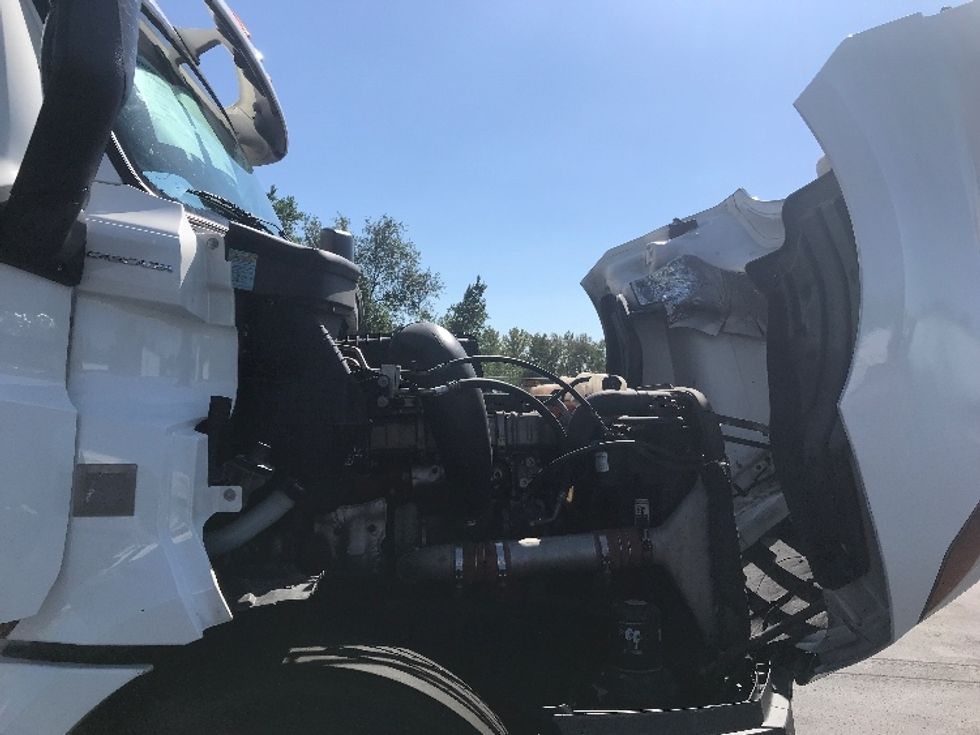 Sleeper Tractor-Heavy Duty Tractors-Freightliner-2019-T12664ST-Bensalem-PA-665,193\n\t\tmiles-$ 49,500 - Image 21