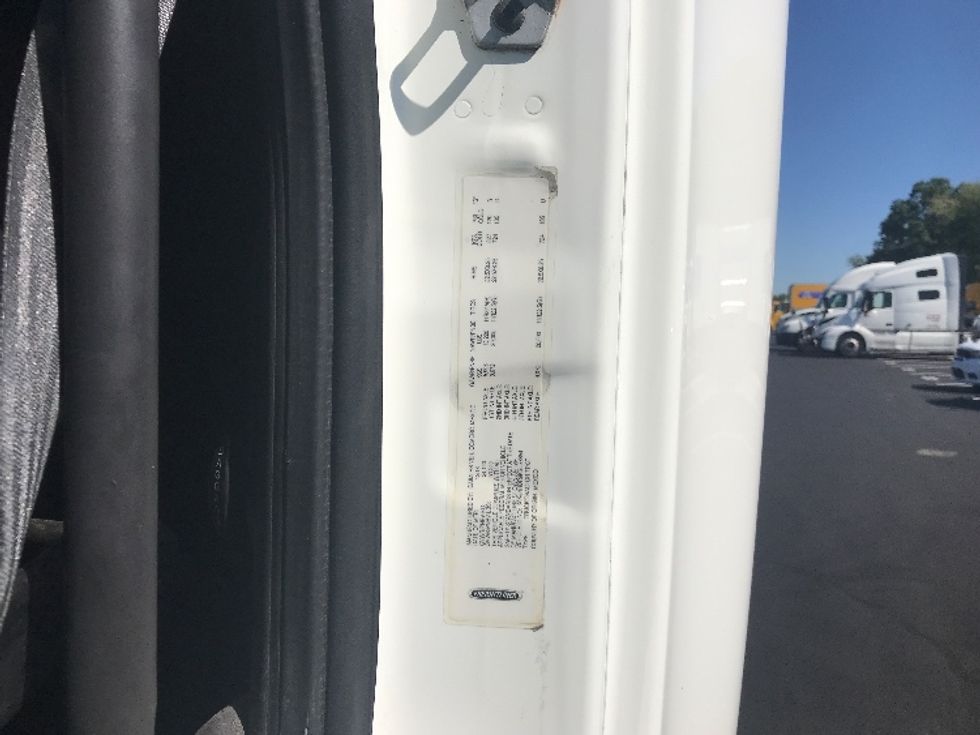 Sleeper Tractor-Heavy Duty Tractors-Freightliner-2019-T12664ST-Bensalem-PA-665,193\n\t\tmiles-$ 49,500 - Image 22