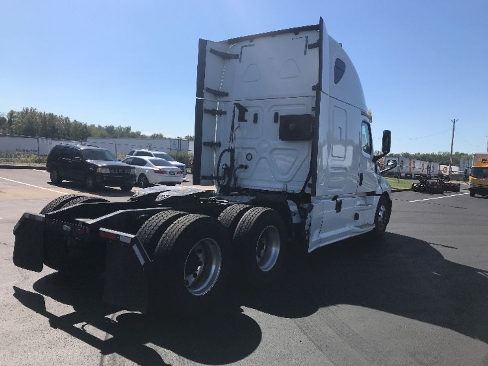 Sleeper Tractor-Heavy Duty Tractors-Freightliner-2019-T12664ST-Bensalem-PA-665,193\n\t\tmiles-$ 49,500 - Image 5