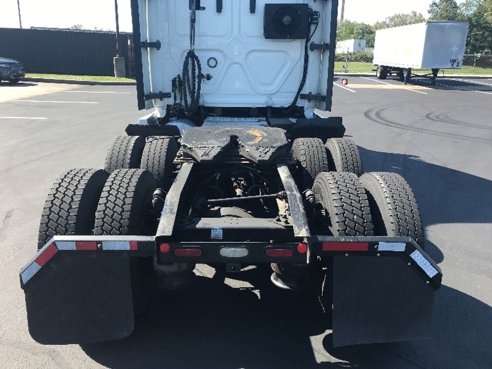 Sleeper Tractor-Heavy Duty Tractors-Freightliner-2019-T12664ST-Bensalem-PA-665,193\n\t\tmiles-$ 49,500 - Image 6