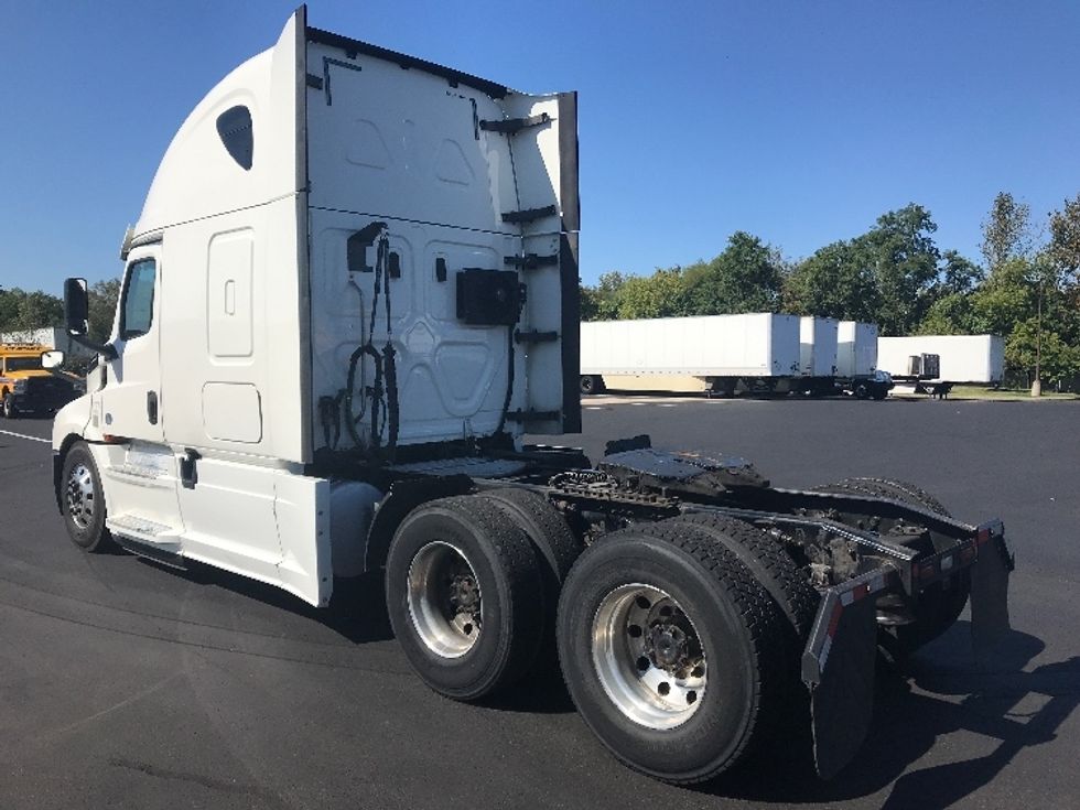 Sleeper Tractor-Heavy Duty Tractors-Freightliner-2019-T12664ST-Bensalem-PA-665,193\n\t\tmiles-$ 49,500 - Image 7