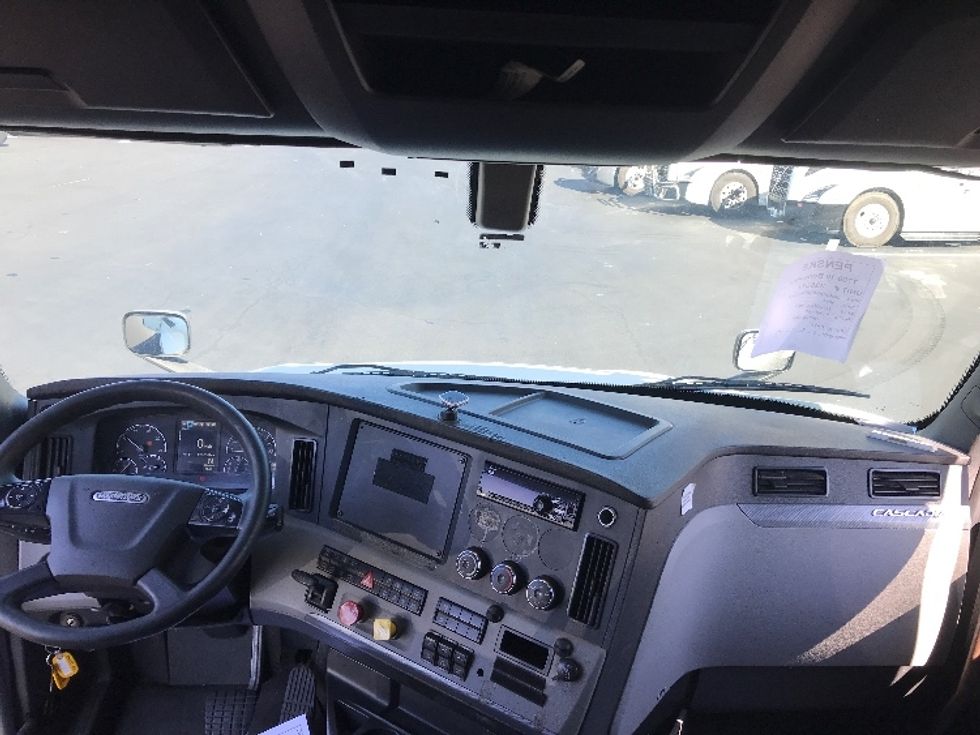 Sleeper Tractor-Heavy Duty Tractors-Freightliner-2019-T12664ST-Bensalem-PA-694,778\n\t\tmiles-$ 45,750 - Image 10