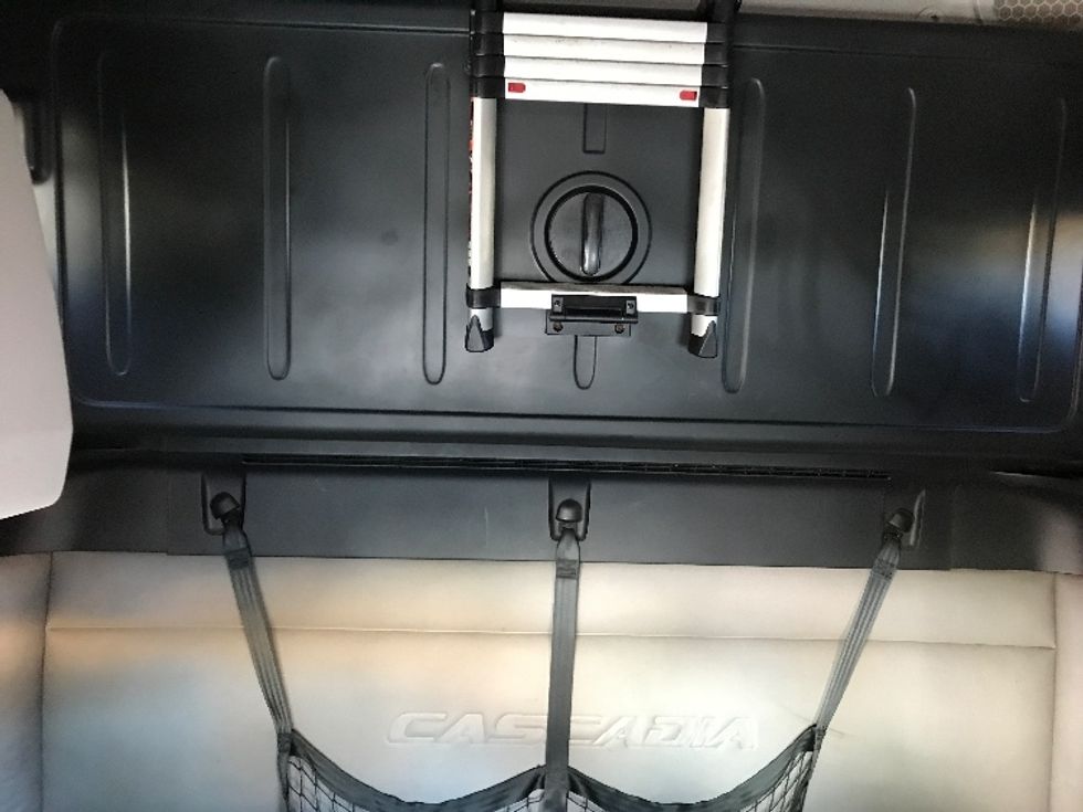 Sleeper Tractor-Heavy Duty Tractors-Freightliner-2019-T12664ST-Bensalem-PA-694,778\n\t\tmiles-$ 45,750 - Image 14