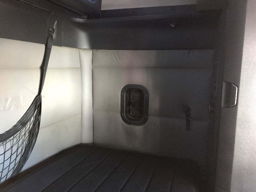 Sleeper Tractor-Heavy Duty Tractors-Freightliner-2019-T12664ST-Bensalem-PA-694,778\n\t\tmiles-$ 45,750 - Image 15