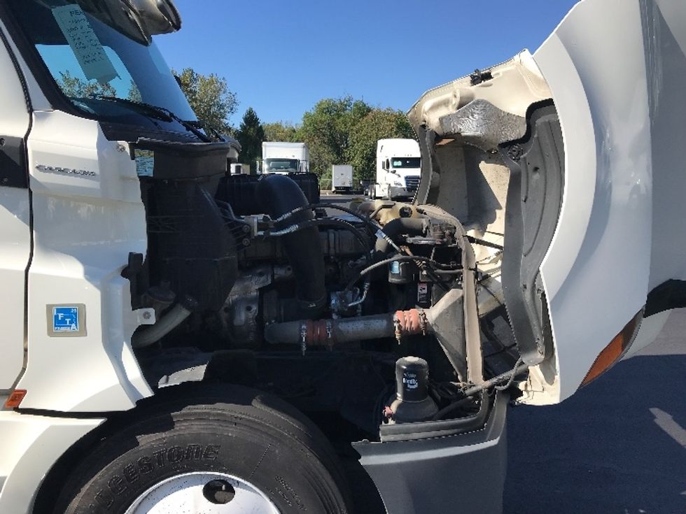 Sleeper Tractor-Heavy Duty Tractors-Freightliner-2019-T12664ST-Bensalem-PA-694,778\n\t\tmiles-$ 45,750 - Image 17