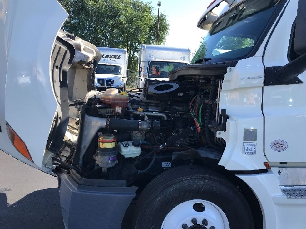 Sleeper Tractor-Heavy Duty Tractors-Freightliner-2019-T12664ST-Bensalem-PA-694,778\n\t\tmiles-$ 45,750 - Image 18