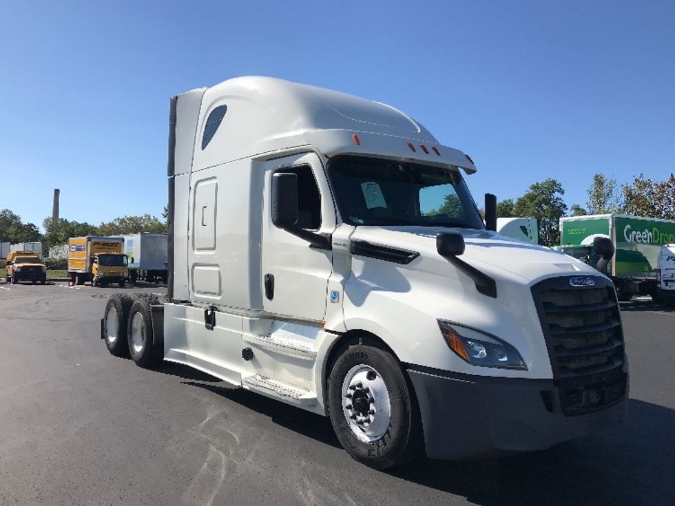 Sleeper Tractor-Heavy Duty Tractors-Freightliner-2019-T12664ST-Bensalem-PA-694,778\n\t\tmiles-$ 45,750 - Image 3