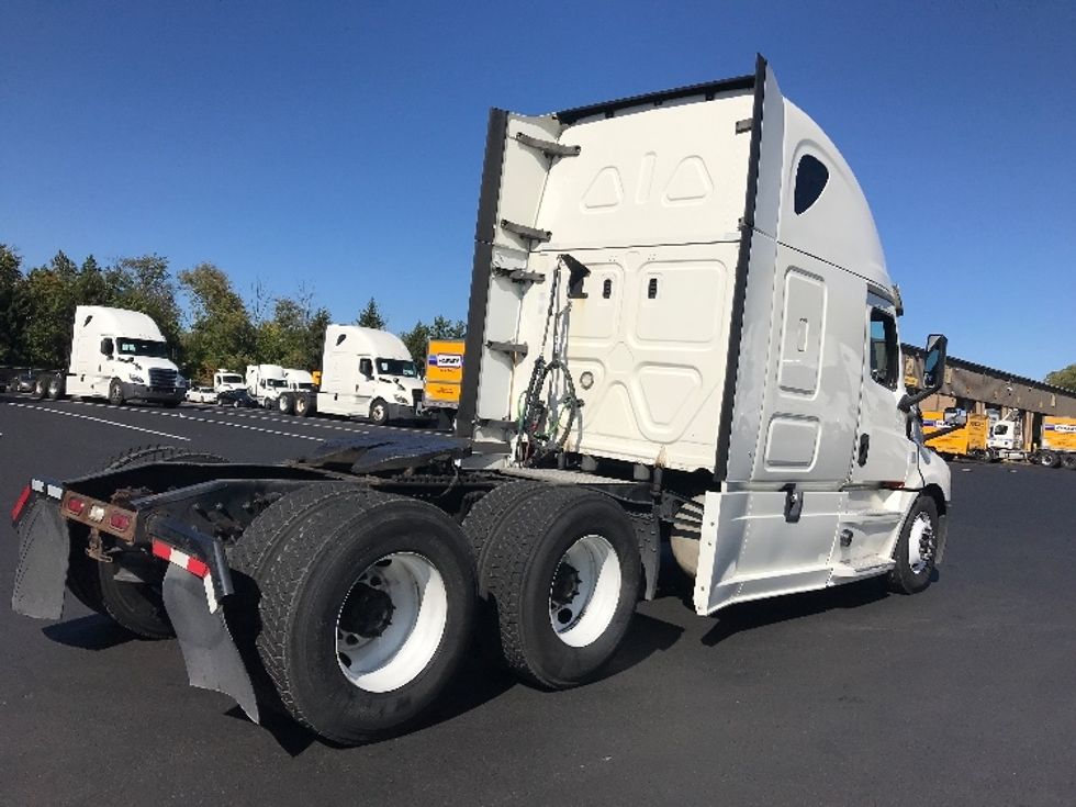 Sleeper Tractor-Heavy Duty Tractors-Freightliner-2019-T12664ST-Bensalem-PA-694,778\n\t\tmiles-$ 45,750 - Image 7
