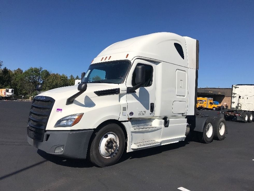 Sleeper Tractor-Heavy Duty Tractors-Freightliner-2019-T12664ST-Bensalem-PA-964,263\n\t\tmiles-$ 29,500 - Image 1