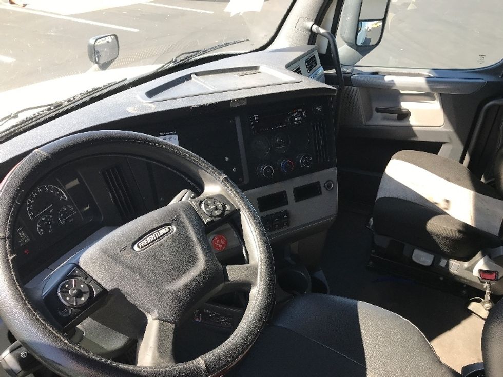Sleeper Tractor-Heavy Duty Tractors-Freightliner-2019-T12664ST-Bensalem-PA-964,263\n\t\tmiles-$ 29,500 - Image 10