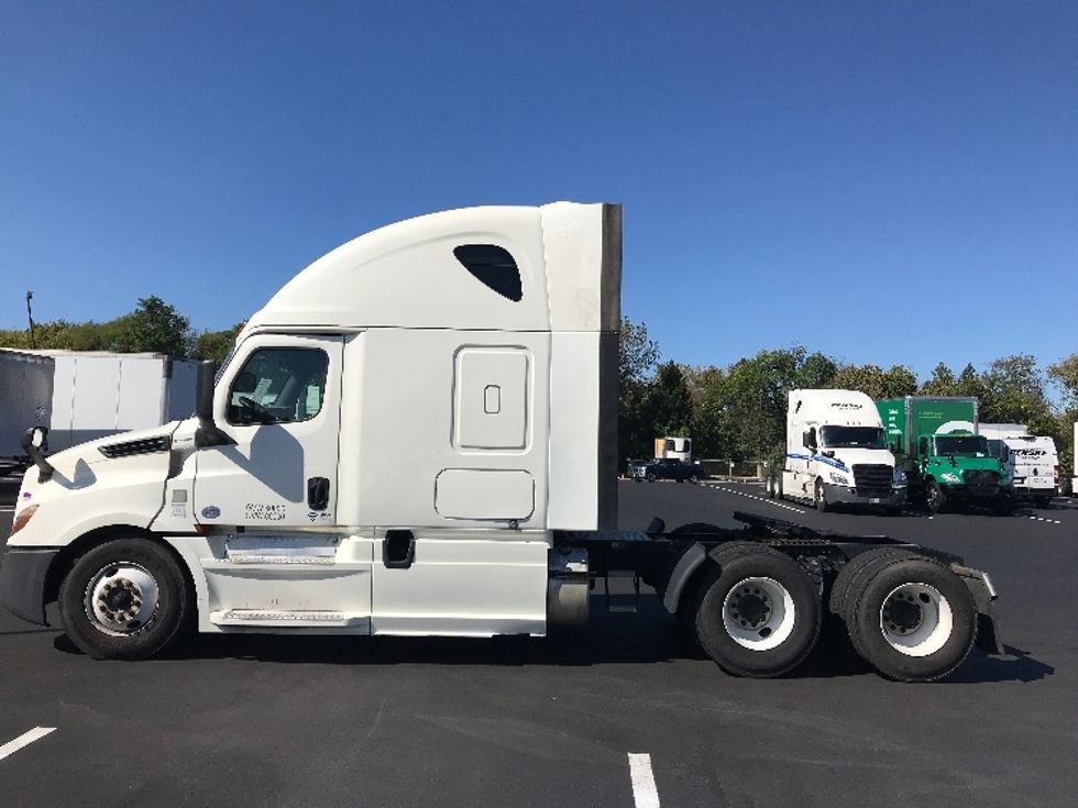 Sleeper Tractor-Heavy Duty Tractors-Freightliner-2019-T12664ST-Bensalem-PA-964,263\n\t\tmiles-$ 29,500 - Image 4
