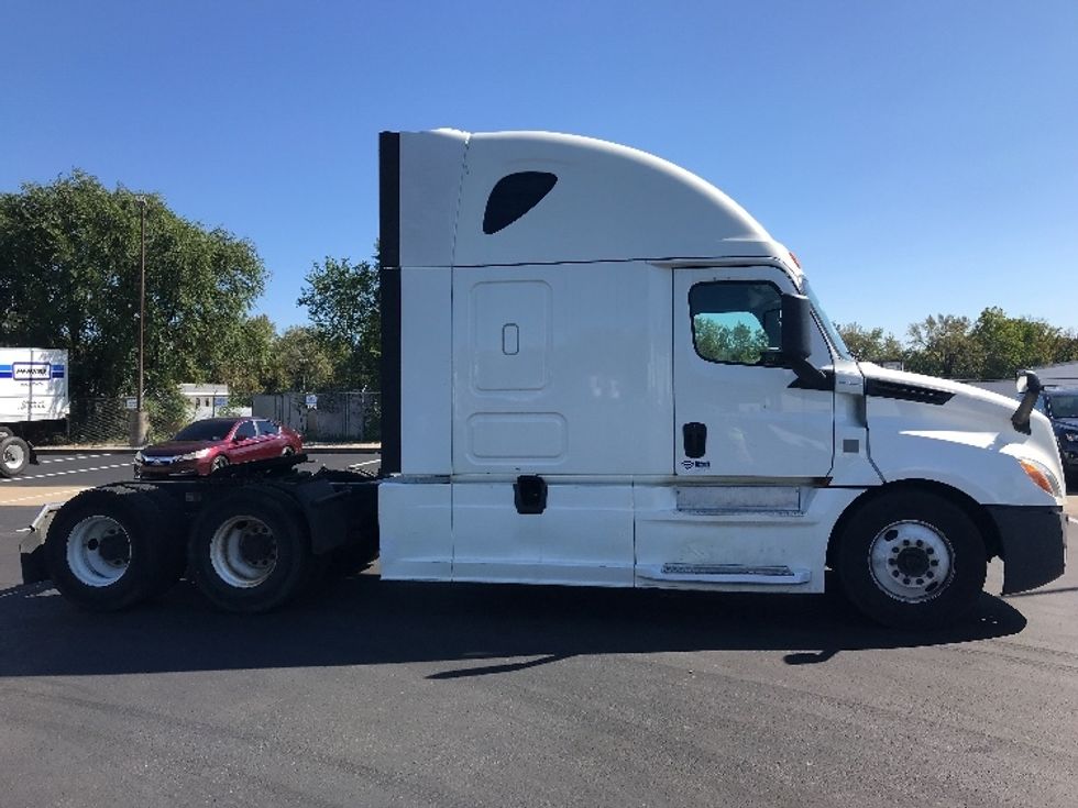 Sleeper Tractor-Heavy Duty Tractors-Freightliner-2019-T12664ST-Bensalem-PA-964,263\n\t\tmiles-$ 29,500 - Image 8