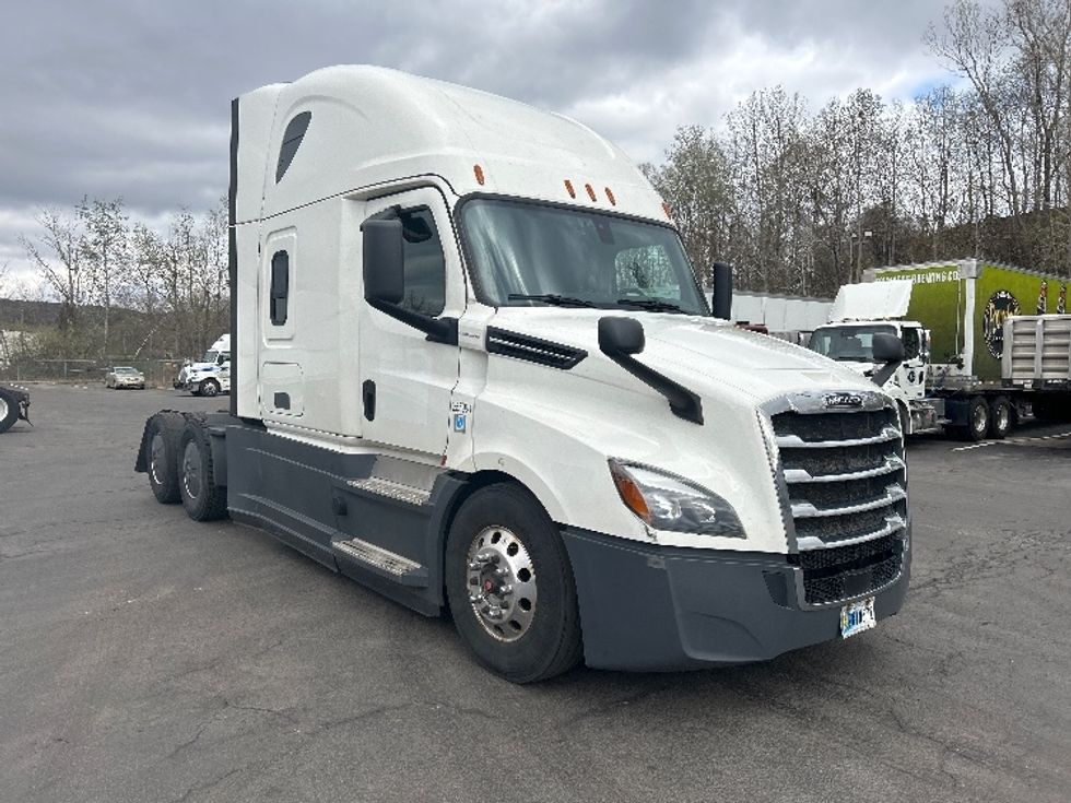 Sleeper Tractor-Heavy Duty Tractors-Freightliner-2019-T12664ST-Binghamton-NY-533,360\n\t\tmiles-$ 57,500 - Image 1