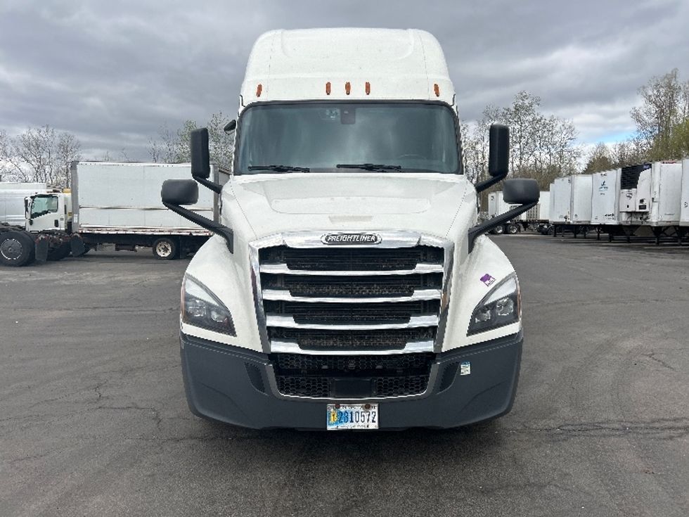 Sleeper Tractor-Heavy Duty Tractors-Freightliner-2019-T12664ST-Binghamton-NY-533,360\n\t\tmiles-$ 57,500 - Image 2