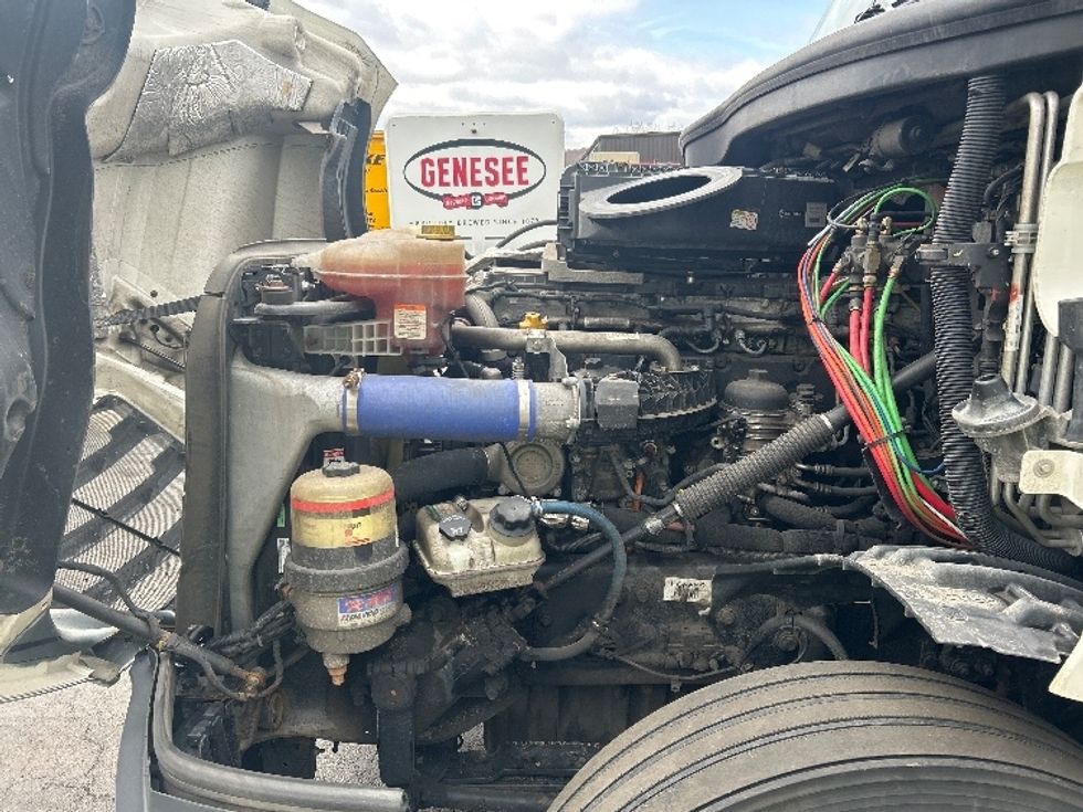 Sleeper Tractor-Heavy Duty Tractors-Freightliner-2019-T12664ST-Binghamton-NY-533,360\n\t\tmiles-$ 57,500 - Image 21