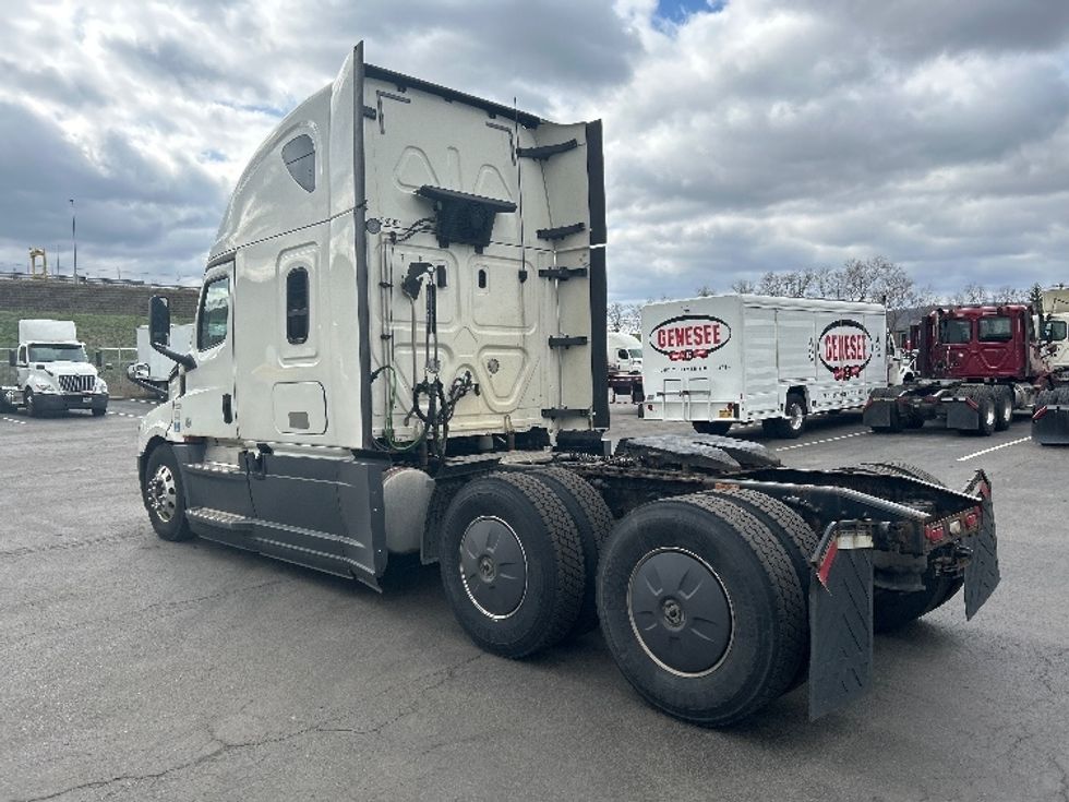 Sleeper Tractor-Heavy Duty Tractors-Freightliner-2019-T12664ST-Binghamton-NY-533,360\n\t\tmiles-$ 57,500 - Image 5