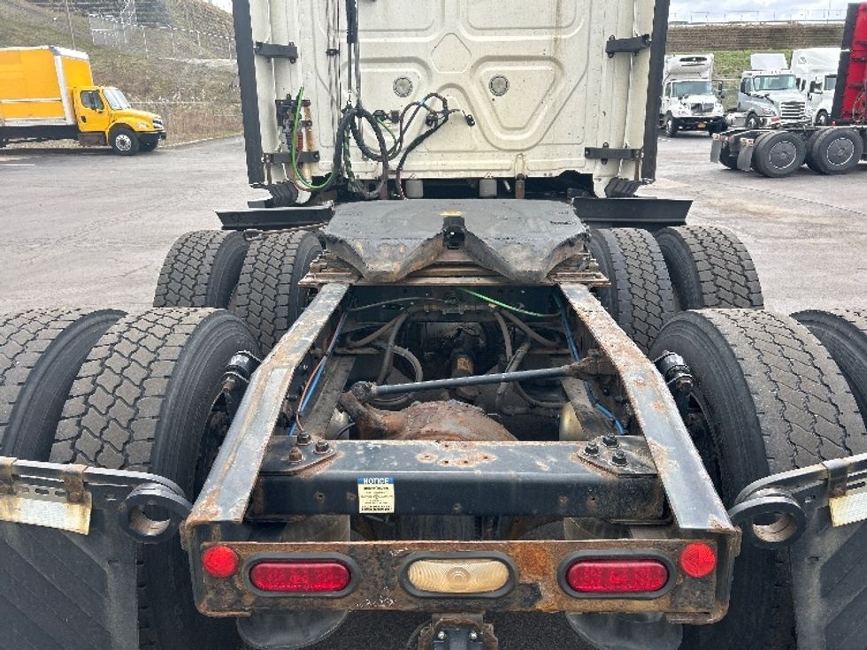 Sleeper Tractor-Heavy Duty Tractors-Freightliner-2019-T12664ST-Binghamton-NY-533,360\n\t\tmiles-$ 57,500 - Image 6