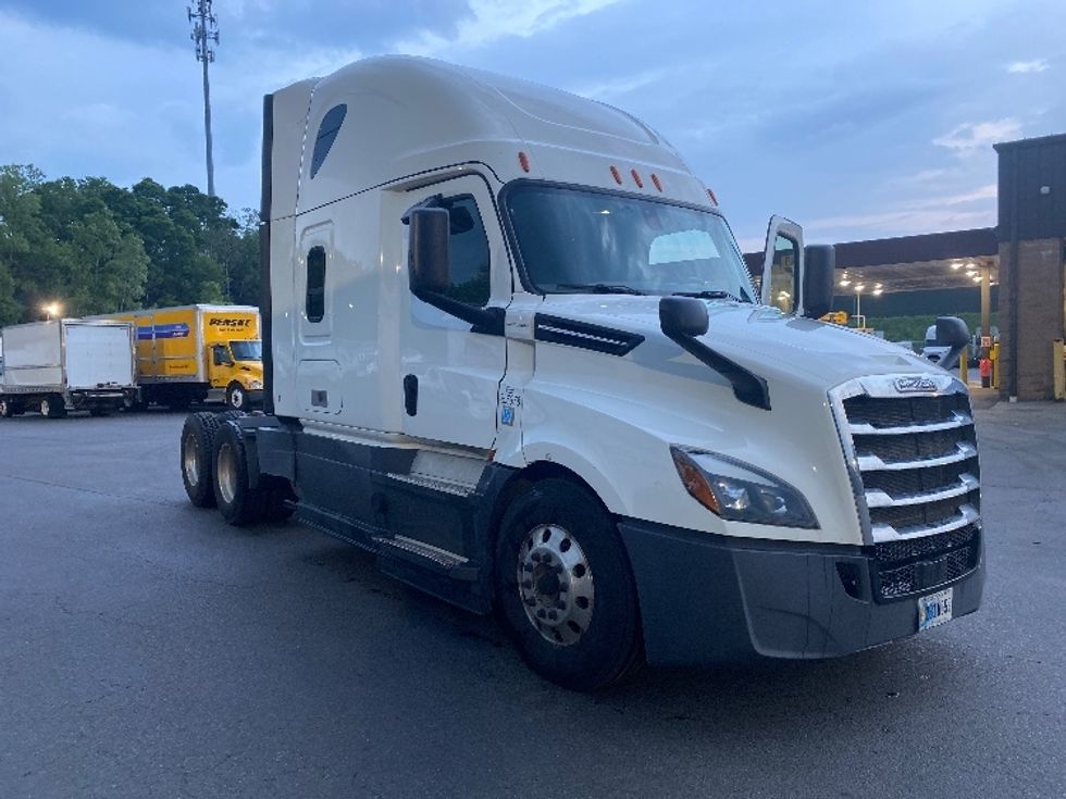 Sleeper Tractor-Heavy Duty Tractors-Freightliner-2019-T12664ST-Binghamton-NY-559,598\n\t\tmiles-$ 57,250 - Image 1