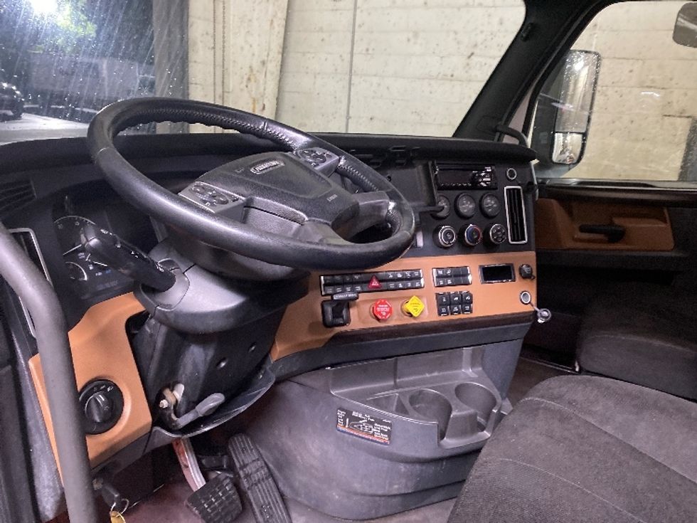 Sleeper Tractor-Heavy Duty Tractors-Freightliner-2019-T12664ST-Binghamton-NY-559,598\n\t\tmiles-$ 57,250 - Image 10